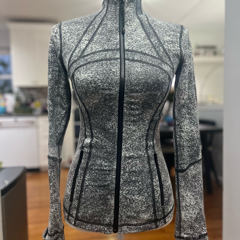 Lululemon - Define Jacket
Luon Spray Jacquard White Black 6